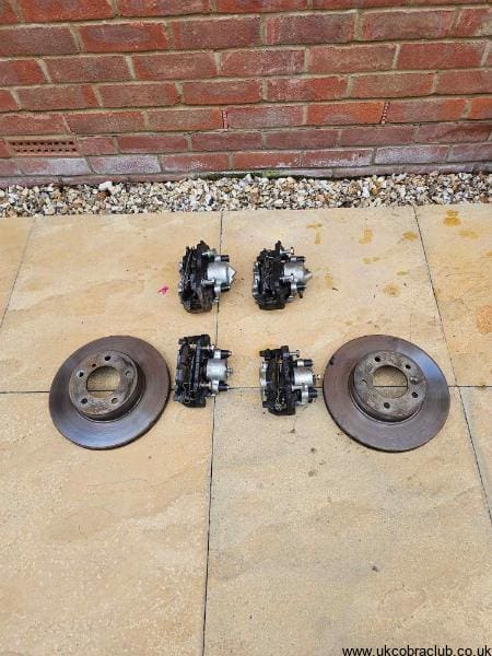 XJ40 Brake calipers front & rear