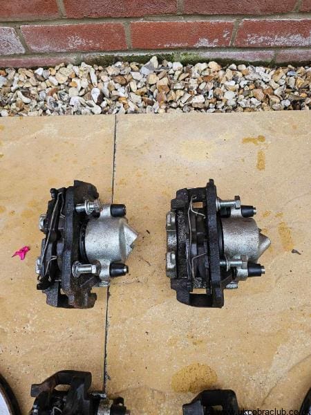 XJ40 Brake calipers front & rear - Image 3