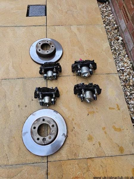 XJ40 Brake calipers front & rear - Image 4